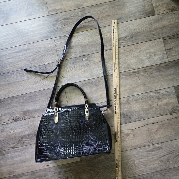 Elegant Black Crocodile-Embossed Women's Bag - Picture 6 of 9